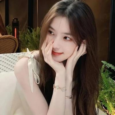 网红圈被曝表情包火出圈，前后半年机场画面流出