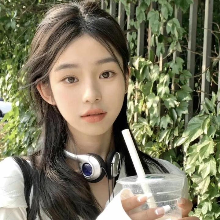 老艺术家孙女夜店蹦迪，学校展开调查，前后半年引热议